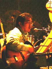 市川氏