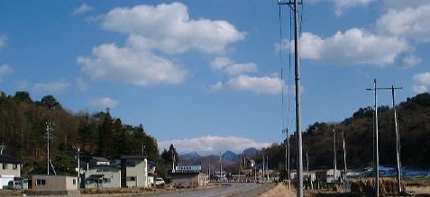 内山峡に浮かぶ白い雲
