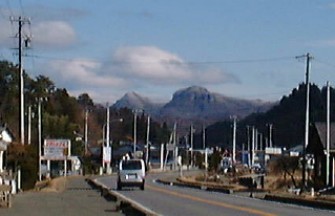 兜岩とコスモス街道
