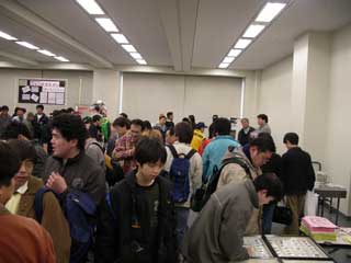 混雑している会場１