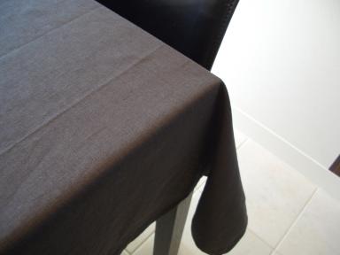 グレーのテーブルクロス