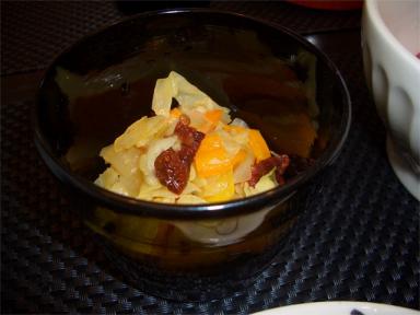 再生ガラスと料理