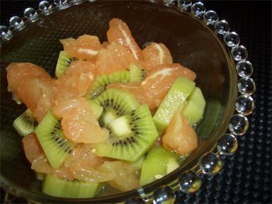 朝のフルーツとガラス器