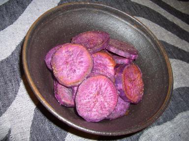 紫芋と黒い器