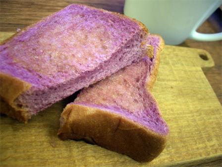紫いものパン