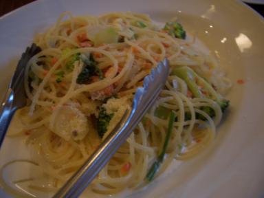 スモークサーモンと旬野菜のクリームソース＠イルソーレロッソ