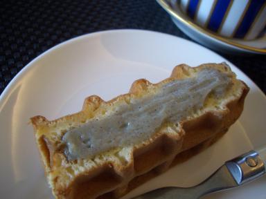 黒ゴマワッフルケーキ