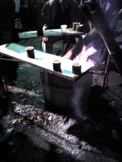 2番目に行った古い神社にて・・・即席囲炉裏を囲んで・・・