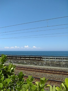 海沿いに続く線路