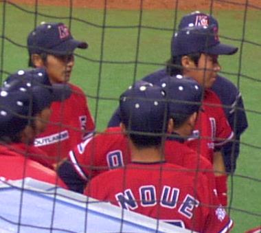 [左胸に背番号]