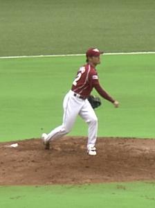 [投げる愛敬投手]