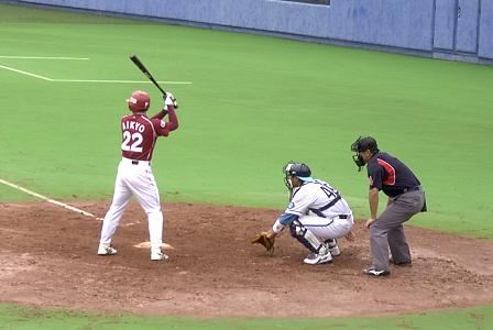 [打つ愛敬投手]