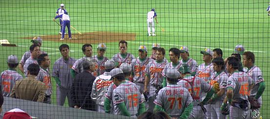 [劉總を囲む牛族]