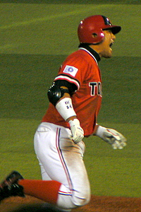 [叫ぶ三沢選手]