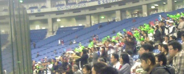 [緑のメガホンの部分が中華隊応援団]