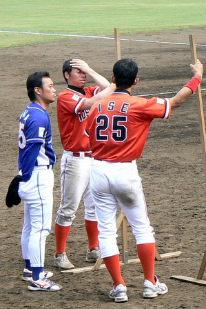 [法政大学ＯＢ会]