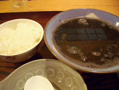 イカの墨汁定食