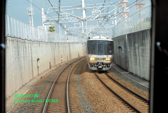 連絡橋へ行くまでにすれ違ったJRの関空快速