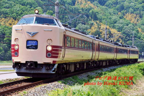 緩やかなカーブを抜ける183系国鉄色の「きのさき」