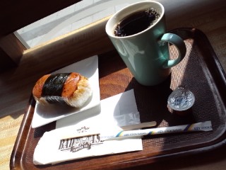 コナコーヒーとスパムおにぎり♪