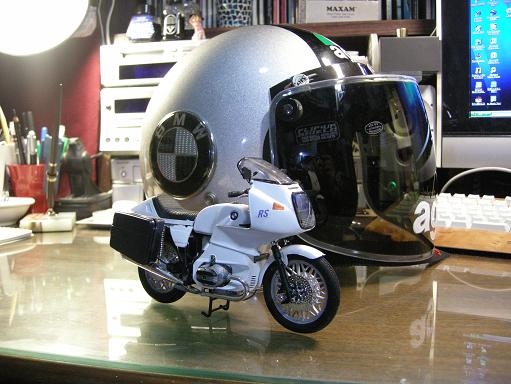 helmet&R100.JPG