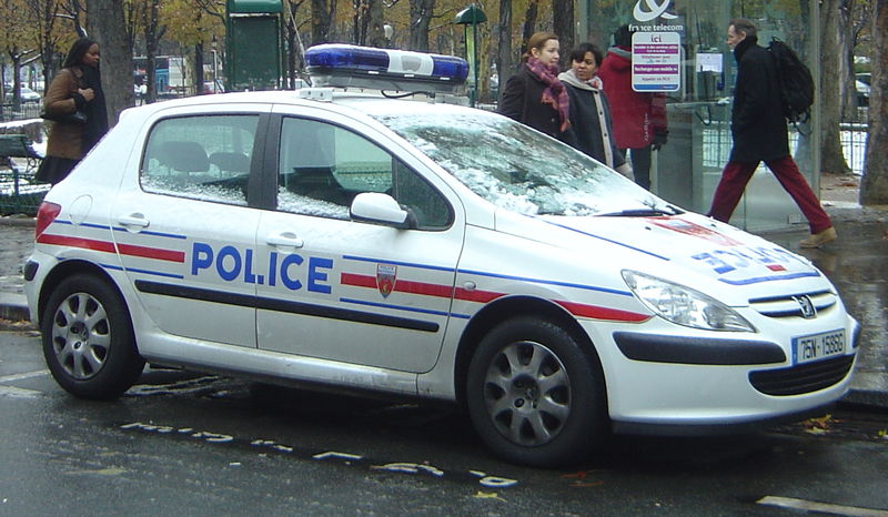 800px-Police_Paris.jpg