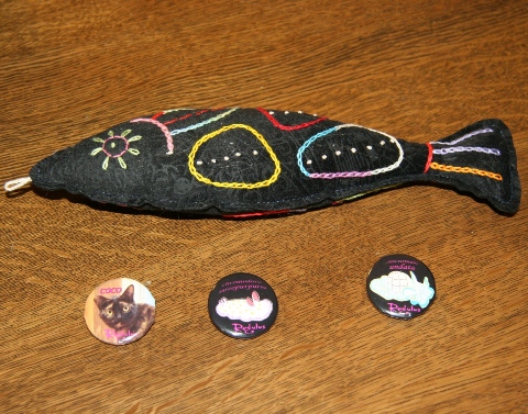 20100415魚オモチャ_バッジ.jpg