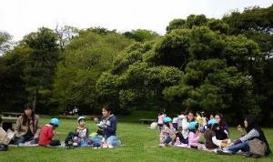 お弁当タイム･･　今にも雨が降り出しそう！