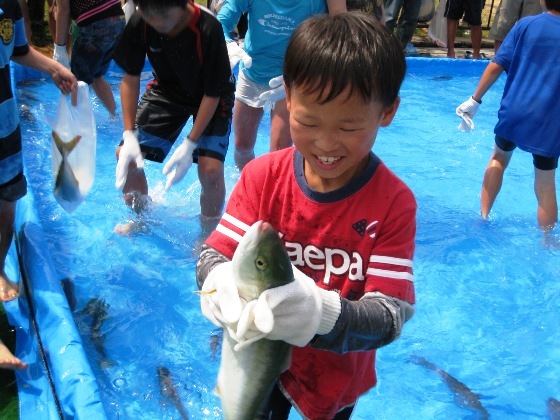 2010.05.04_魚つかみ大会4