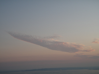 羽根の雲.jpg