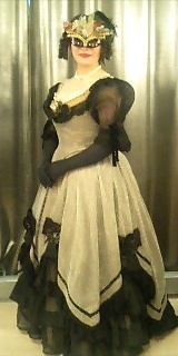 La Traviata２幕仮装舞踏会全身