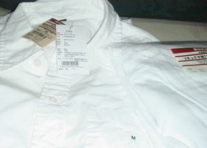 無印の半袖シャツ（115元）とTシャツ（3枚で80元）、価格は日本とほぼ同じ