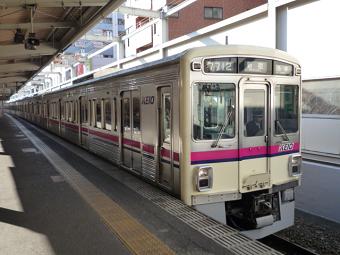 京王7000系（笹塚駅にて）
