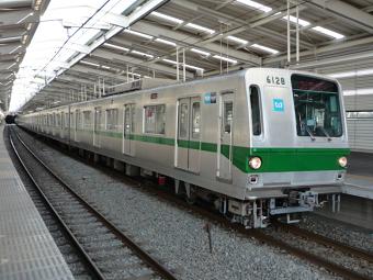 東京メトロ千代田線6000系（小田急永山駅にて）