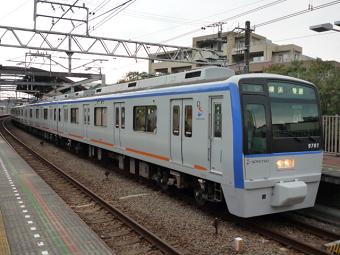 相鉄9000系新塗装車（緑園都市駅にて、2010年9月20日15:33撮影）