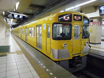 西武新2000系（池袋駅にて）