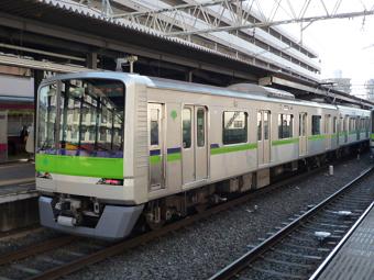 都営新宿線10-300R系（笹塚駅にて）
