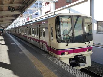 京王8000系（笹塚駅にて）