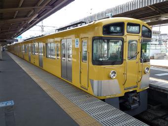 西武新2000系（上石神井駅にて）