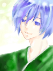 笑む。