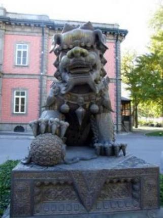 友誼館前の獅子