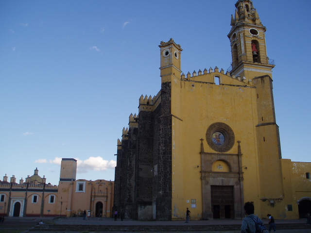 春うらら　メキシコ　プエブラ州ピラミッド跡地にて♪