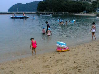 07-08-28小涌園ﾌﾟﾗｲﾍﾞｰﾄﾋﾞｰﾁ2.jpg