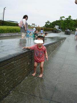 ガーデンパークで水遊び