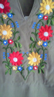 刺繍ブラウスアップ.jpg