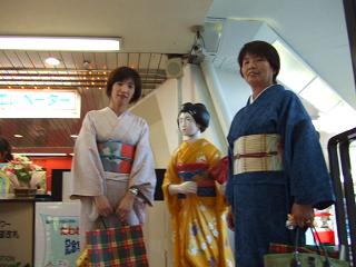 京都タワーにて