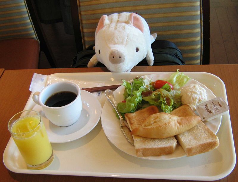 ホテルの朝食-ドンペリの旦那