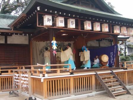 住吉神社御田祭での岩戸神楽の奉納