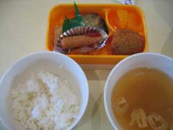 幼稚園の給食.jpg