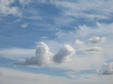 東に向かう雲.jpg